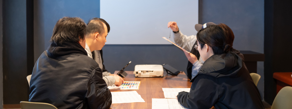 社内打ち合わせ風景