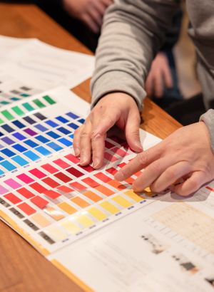 色見本の確認風景