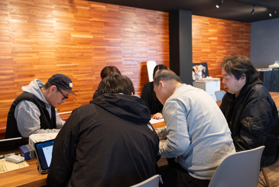 社内打ち合わせ風景